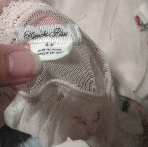 Kimchi Blue Urban Outfitters Camisole Embroidered Top - Picture 12 of 13